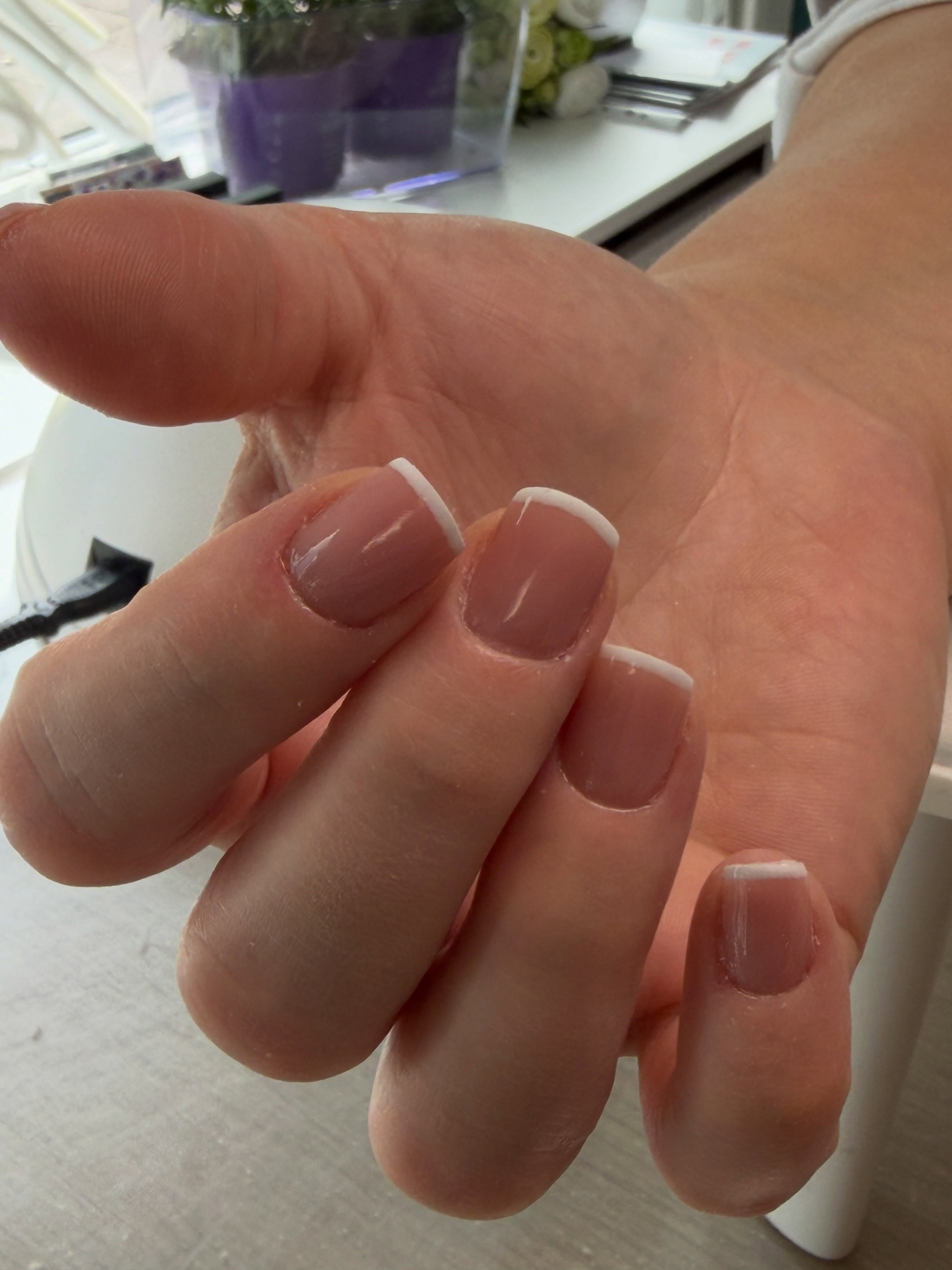 Natuurlijke nude French manicure